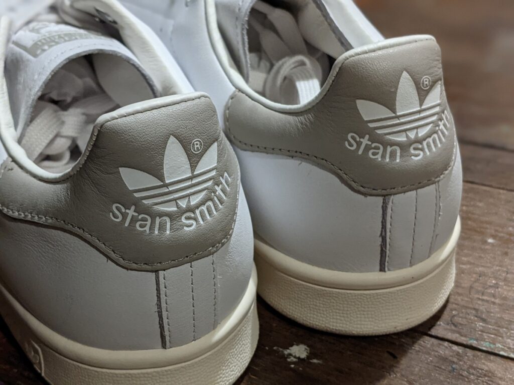 スタンスミスのサイズ感は小さめ アディダス 定番モデルのサイズ選びのコツと履き心地 元靴屋の服靴ブログ スタンスミスのサイズ感は小さめ アディダス 定番モデルのサイズ選びのコツと履き心地 元靴屋の服靴ブログ